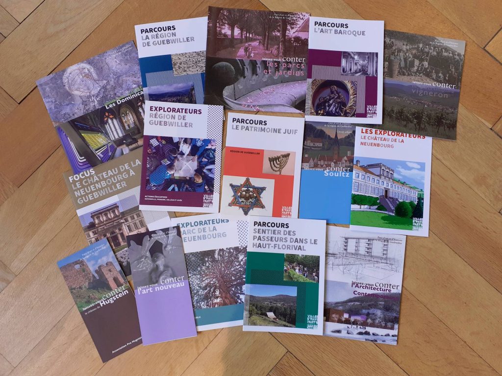 Un échantillon des brochures disponibles à l'accueil du CIAP au château de la Neuenbourg